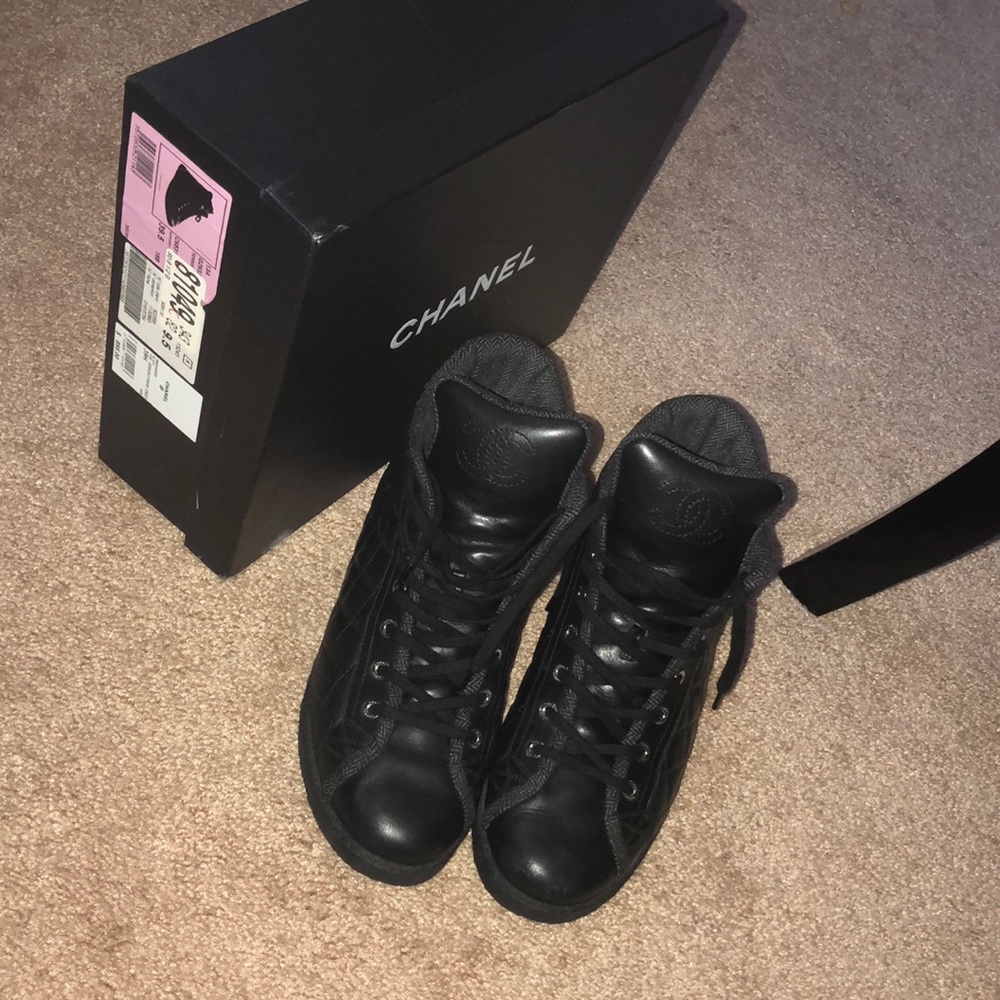 AUTHENTIC Chanel black quilt Sneaker women’s 9.5